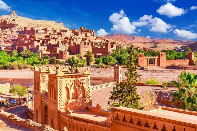 Aït Ben Haddou buildings above a green valley