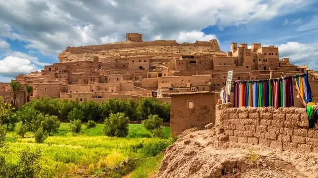 Earth-coloured buildings rising above Aït Ben Haddou